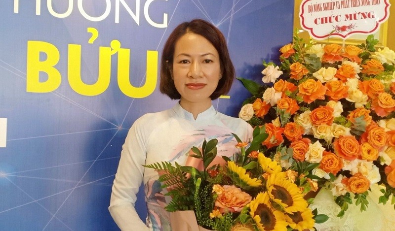 PGS.TS Nguyễn Thị Lệ Thu nhận giải thưởng Tạ Quang Bửu năm 2022.