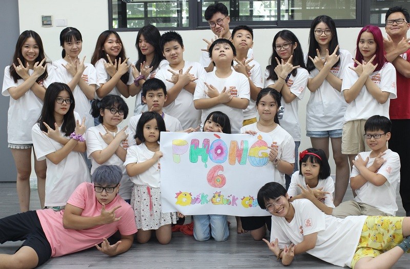 Học sinh Trường THPT chuyên Hà Nội – Amsterdam, Hà Nội, tổ chức trại hè cho trẻ em năm 2020. Ảnh: NVCC