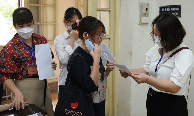 Điểm thi Trường THPT Trần Phú (quận Hoàn Kiếm) trong ngày đầu tiên làm thủ tục thi vào lớp 10. Ảnh: Thế Đại