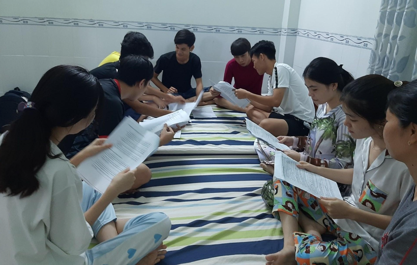 Học sinh huyện đảo Kiên Hải (Kiên Giang) vào đất liền dự thi tốt nghiệp THPT năm 2021.