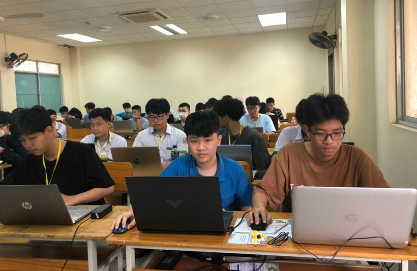 Học sinh tham dự Trại hè Tin học tại Trường Đại học Công nghệ thông tin và Truyền thông Việt – Hàn (VKU) – Đại học Đà Nẵng. Ảnh: TG
