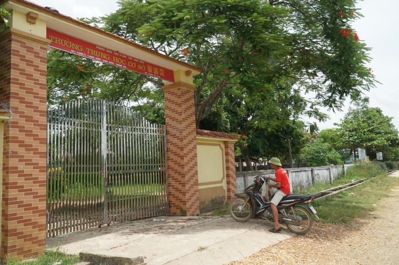 Cơ sở 2 Trường THCS Khai Lạng đóng tại Trường THCS Lạng Sơn cũ.