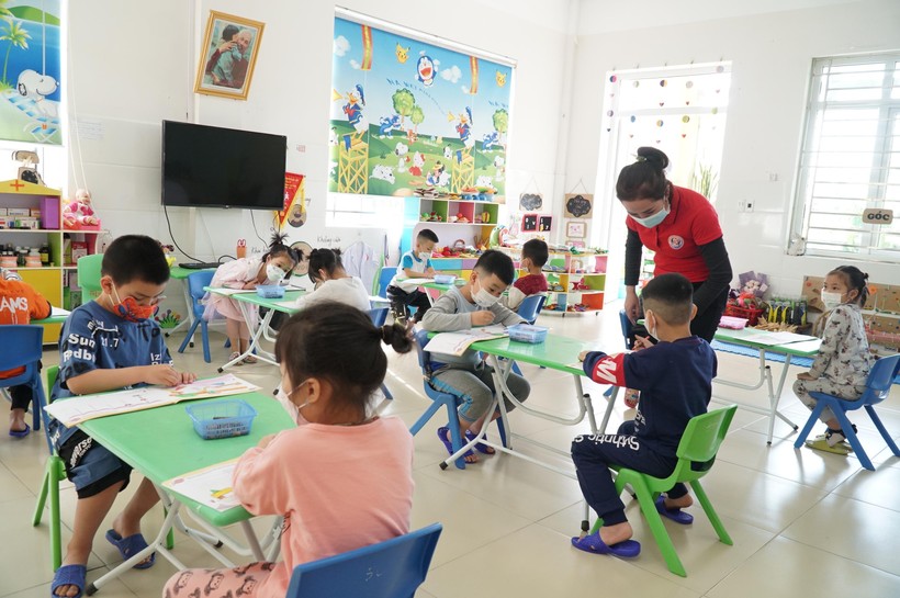 Sau được HĐND tỉnh Nghệ An thông qua dự thảo Nghị quyết, hơn 1.700 giáo viên mầm non hợp đồng tỉnh Nghệ An sẽ được hỗ trợ hưởng lương ngân sách tỉnh. 