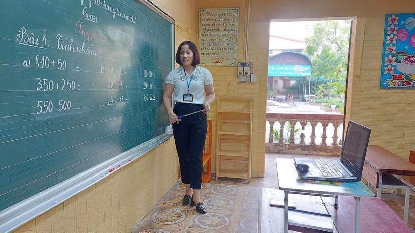 Giáo viên Trường Tiểu học Phong Khê (thành phố Bắc Ninh) trong giờ giảng. Ảnh: NTCC
