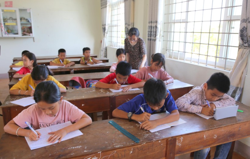 Đầu năm học, nhiều địa phương tại Quảng Trị loay hoay giải “bài toán” thiếu giáo viên.