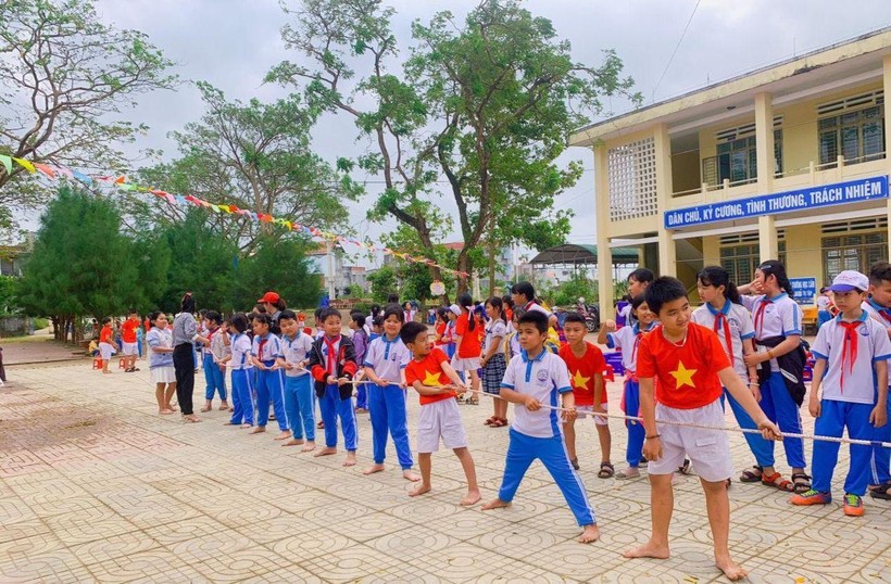 Hoạt động ngoại khóa của học sinh Trường Tiểu học thị trấn Sông Vệ (huyện Tư Nghĩa, Quảng Ngãi).