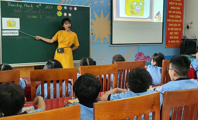 Một buổi dạy tiếng Anh tại Trường Tiểu học Phạm Văn Hai (huyện Bình Chánh, TPHCM). Ảnh: NTCC.