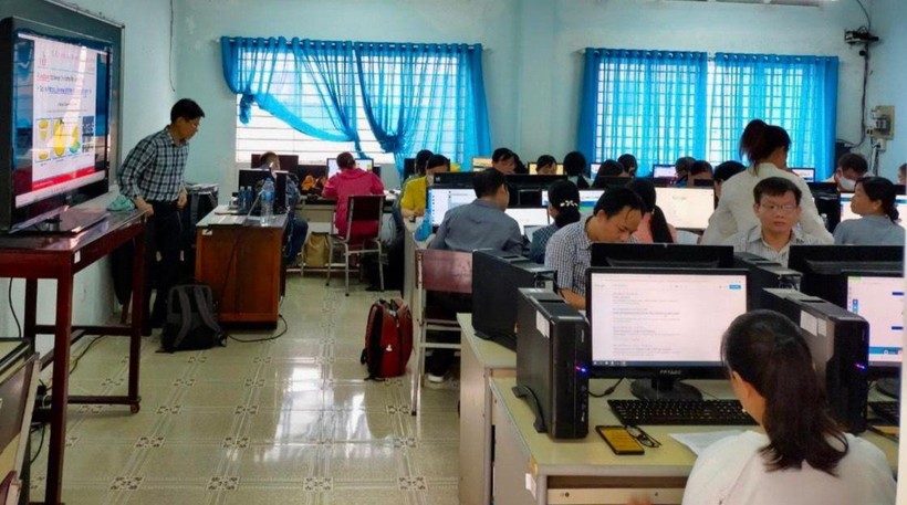 Một giờ học của học viên Trung tâm GDTX tỉnh Đồng Tháp.