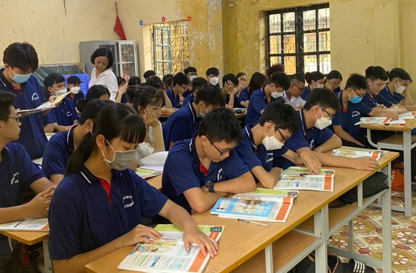Buổi học của học sinh lớp 12 Trường THPT Văn Giang (Hưng Yên). Ảnh: NT