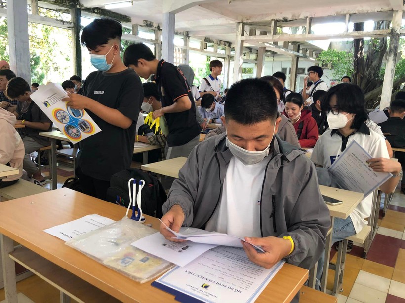 Tân sinh viên làm thủ tục nhập học tại Trường ĐH Bách khoa, ĐH Đà Nẵng năm 2022. 