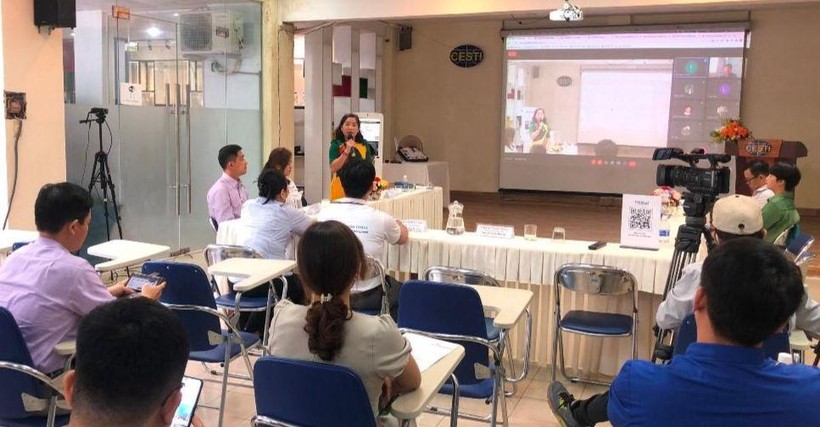 Bà Lê Thị Thảo (Hiệu trưởng Trường THCS Cát Lái – TPHCM) chia sẻ kinh nghiệm xây dựng mô hình trường học thông minh.
