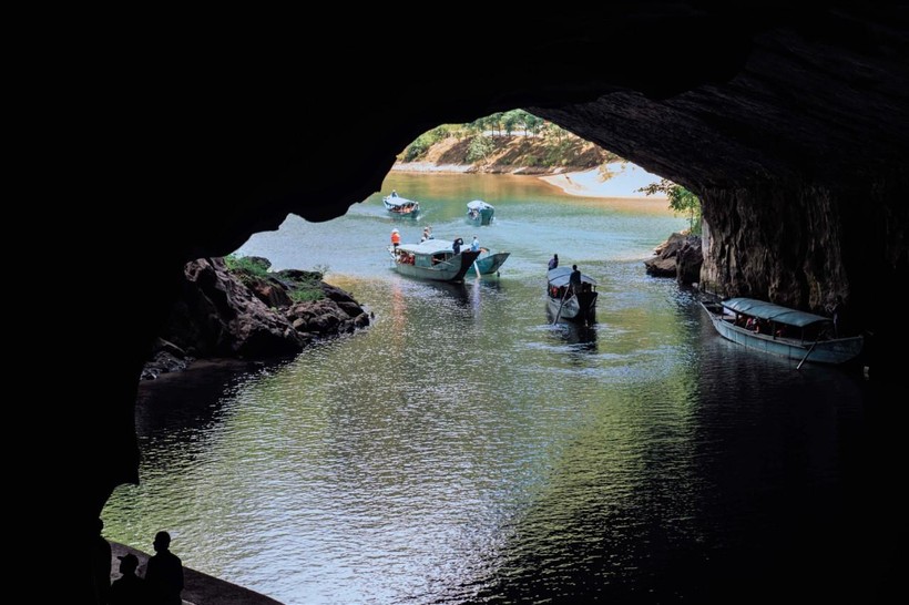 Cửa hang động Phong Nha – Kẻ Bàng. 