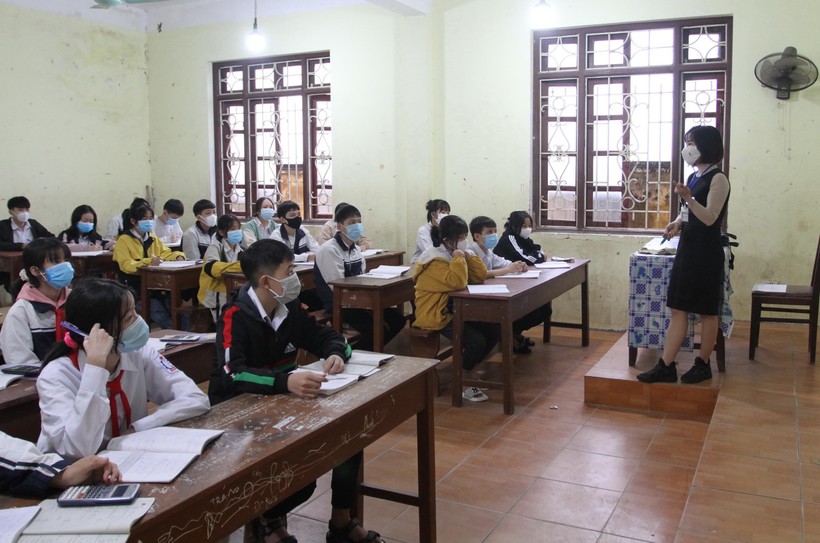 Do không gặp áp lực giao thông, các trường học tại ngoại thành Hà Nội đều triển khai dạy học từ 7 giờ sáng. 
