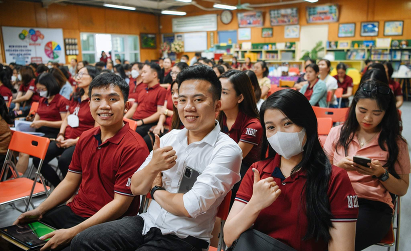 Giáo viên Trường THCS&THPT Nguyễn Bỉnh Khiêm (Cầu Giấy, Hà Nội) nhận được sự quan tâm tinh thần, vật chất từ nhà trường sau đại dịch. Ảnh: NTCC