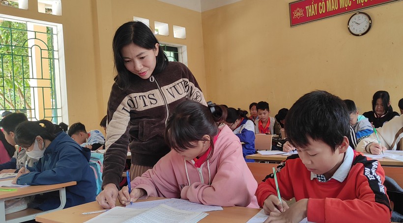 Giờ học của học sinh lớp 7A, Trường THCS Trung Hạ, huyện Quan Sơn (Thanh Hóa). 