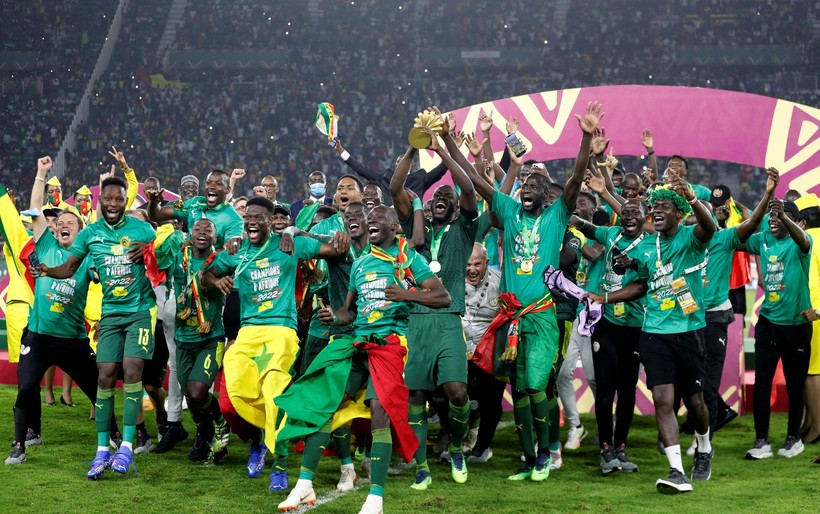 Đội tuyển Senegal lần đầu tiên lên ngôi vô địch châu Phi.