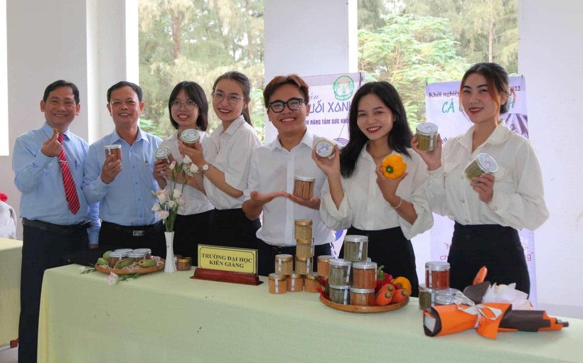 Sản phẩm “Cá cơm xanh” của sinh viên Trường ĐH Kiên Giang tham gia Cuộc thi Ý tưởng HS, SV khởi nghiệp khu vực ĐBSCL năm 2022.