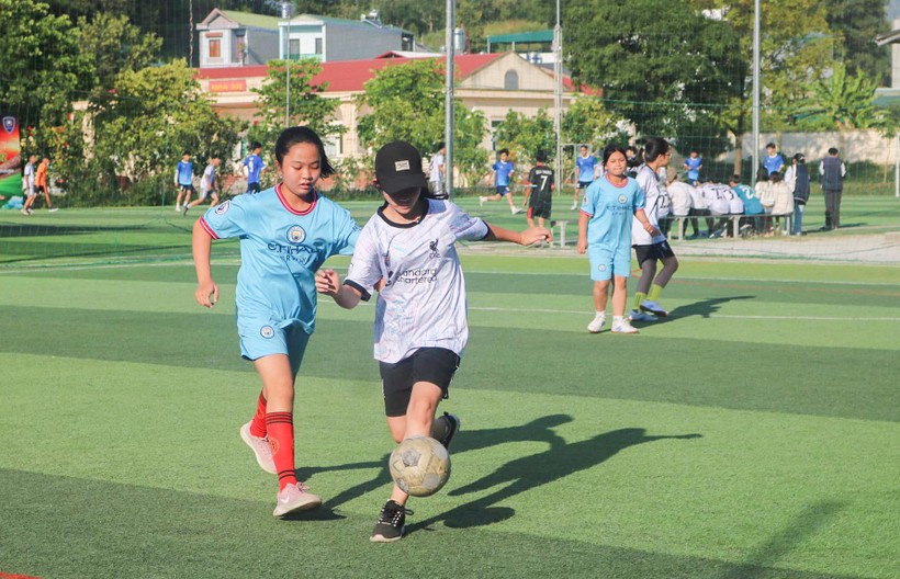 Sau 4 mùa “Giải Bóng đá truyền thống tranh cup Lương Thế Vinh” đã thúc đẩy phong trào bóng đá trong nhà trường phát triển mạnh mẽ. Ảnh: NTCC