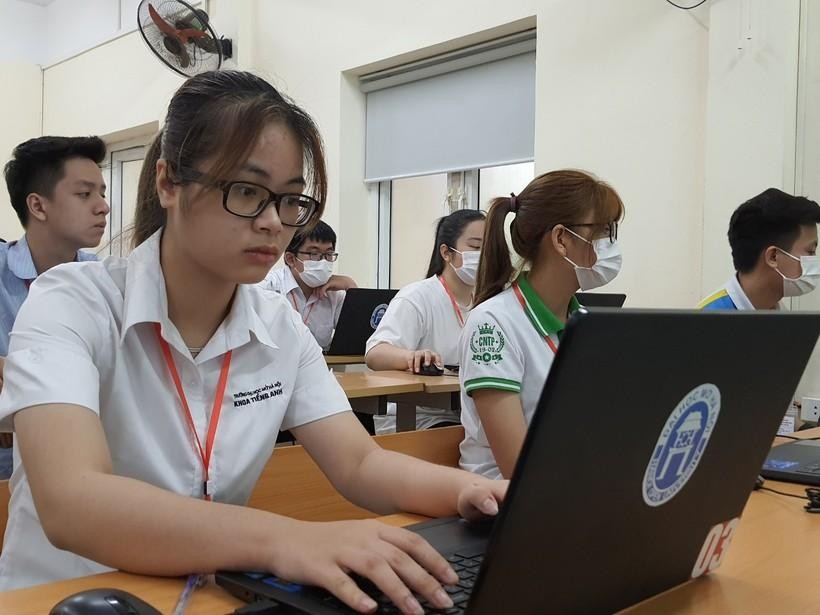 Sinh viên Trường ĐH Mở Hà Nội tham gia Cuộc thi Olympic Tin học không chuyên. Ảnh: TG