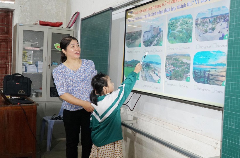 Tiết địa phương được lồng ghép trong môn Khoa học tự nhiên tại Trường Tiểu học thị trấn Thanh Chương, Nghệ An.