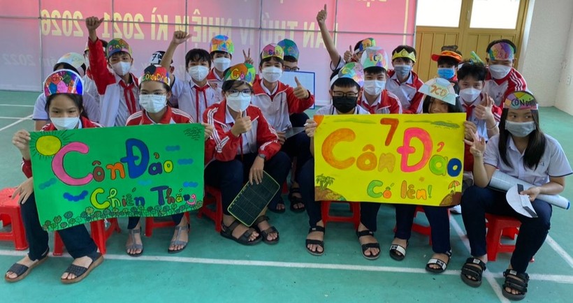 Học sinh tham gia hoạt động ngoại khoá về biển đảo Việt Nam.