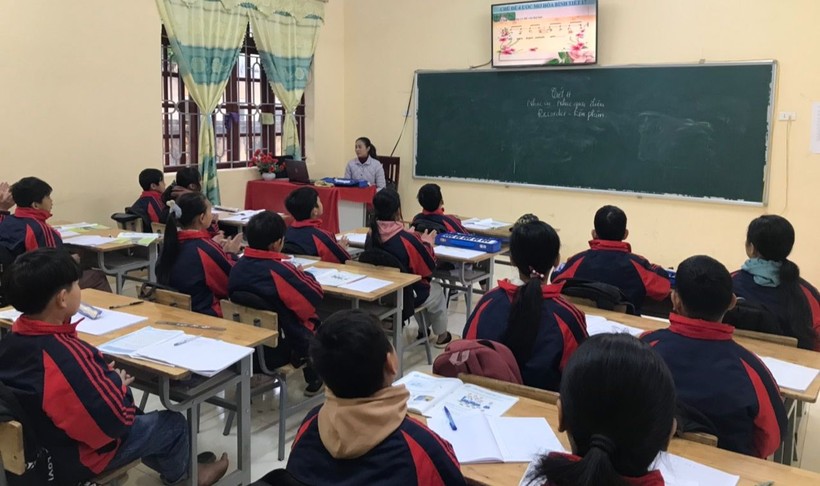 Lớp học khang trang của Trường PTDTBT THCS Thiện Hòa (Lạng Sơn). Ảnh NT