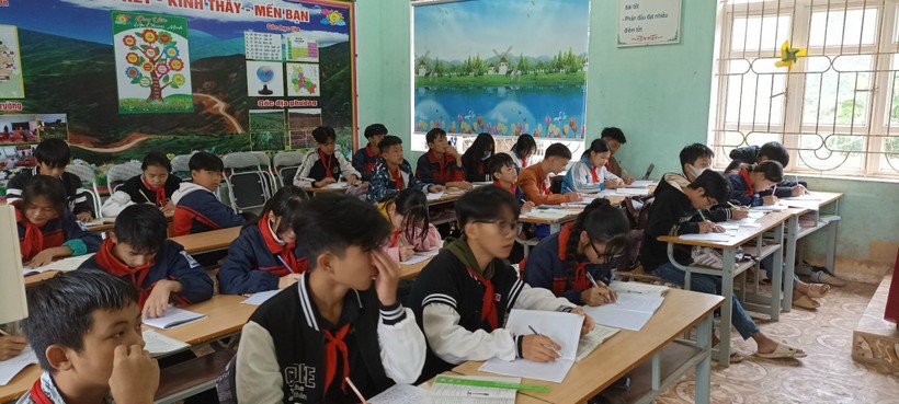 Giờ học của học sinh Trường PTDTBT THCS xã Lâm Ca (huyện Đình Lập, tỉnh Lạng Sơn). Ảnh: NTCC