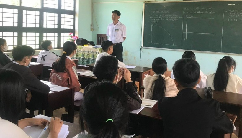 Thầy cô và học sinh Trường THCS & THPT Kpă Klơng (huyện Mang Yang, tỉnh Gia Lai) mong máy tính sớm được phân bổ về.