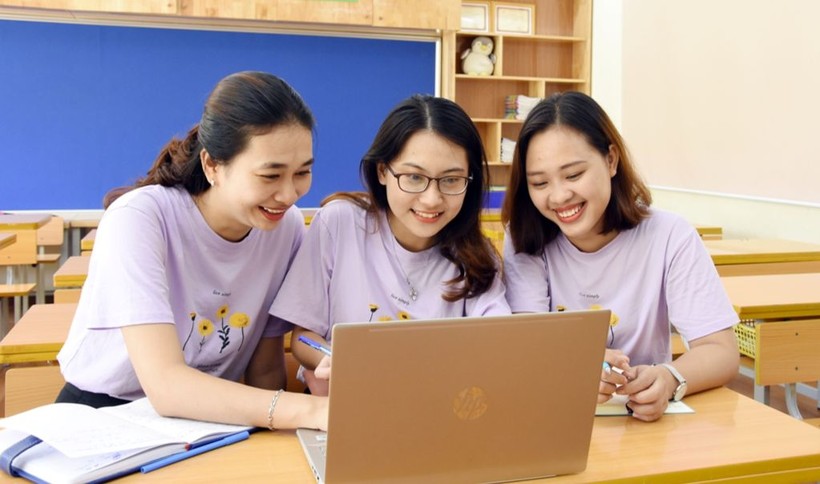 Giáo viên Trường Tiểu học Lý Thái Tổ ứng dụng CNTT trong giảng dạy, làm giáo án điện tử.