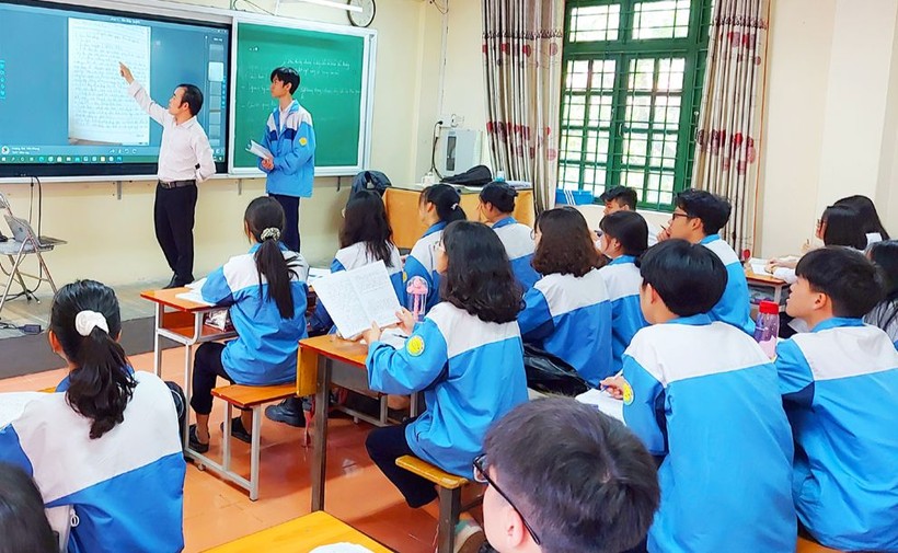 Học sinh Trường THPT Chuyên Lào Cai được học tập với màn hình tương tác hiện đại.