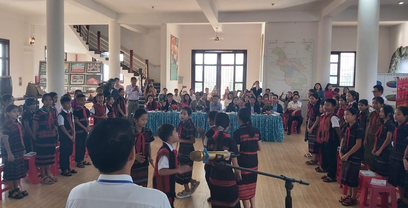 Học sinh miền núi huyện Đakrông tham gia chuyên đề giáo dục lịch sử địa phương.