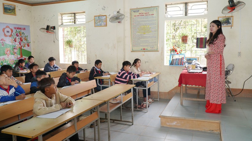 Những chỗ trống trong lớp chủ nhiệm của cô Trần Thị Hằng Lê (Trường Phổ thông DTBT THCS Xá Lượng) do học sinh nghỉ học sau Tết. 
