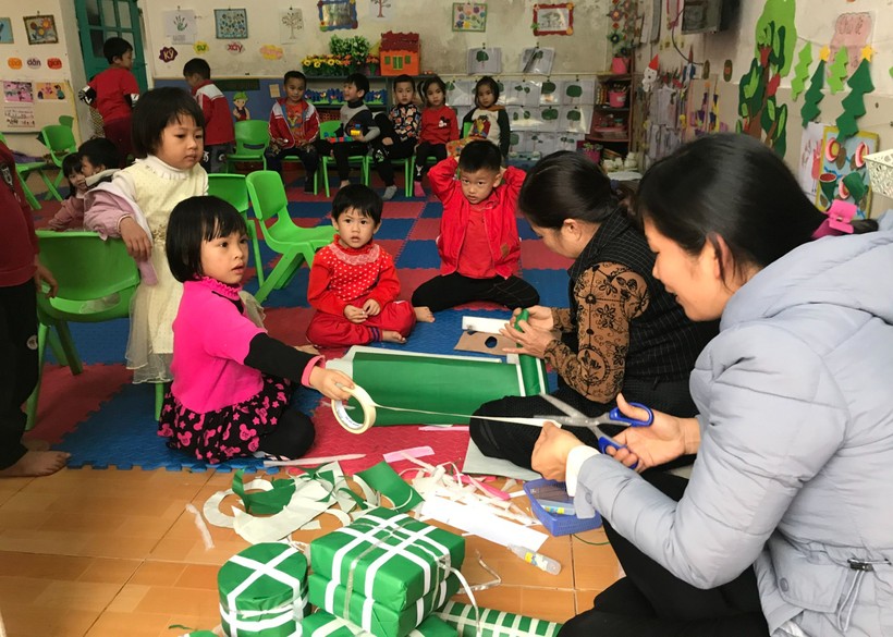Giáo dục truyền thống cho trẻ tại Trường Mầm non Hải Tân, huyện Hải Hậu, tỉnh Nam Định. Ảnh: TG