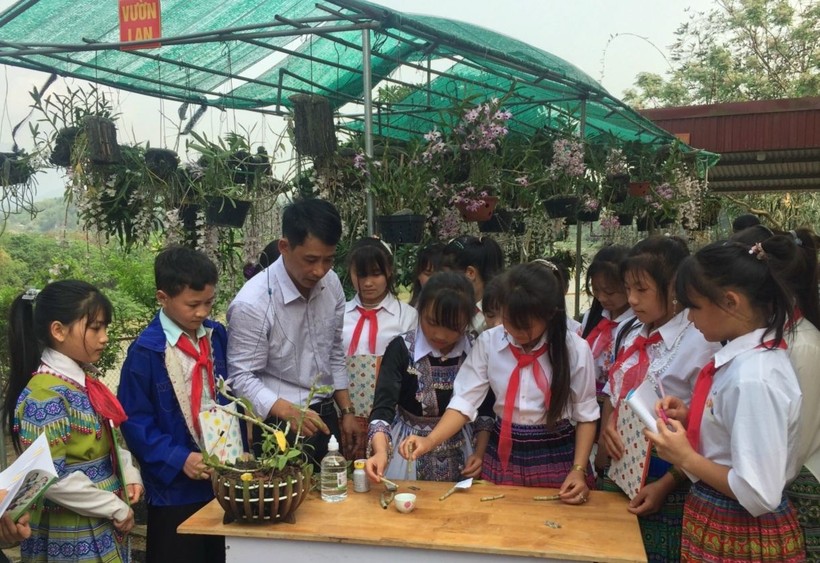 Học sinh Trường Phổ thông DTBT THCS Trịnh Tường, huyện Bát Xát tham gia hoạt động trải nghiệm.