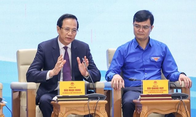 Bộ trưởng Bộ LĐ-TB&XH Đào Ngọc Dung trả lời tại phiên đối thoại với thanh niên. Ảnh: VGP
