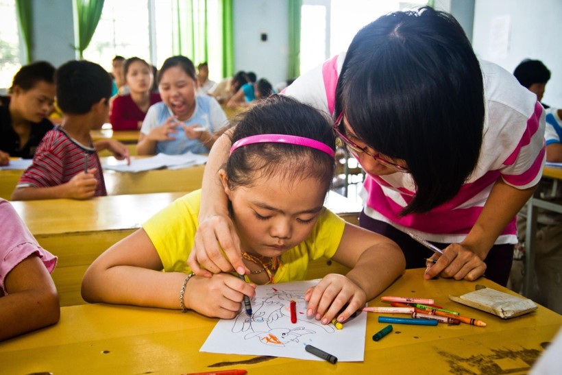 Cần có những phương pháp dạy kỹ năng sống cho trẻ khuyết tật phù hợp để giáo dục, rèn luyện. Ảnh minh họa: UNICEF Việt Nam
