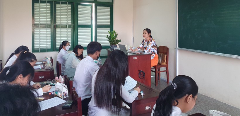 Giờ ôn tập của học sinh lớp 12 Trường THPT Nguyễn Đình Chiểu (Tiền Giang). 