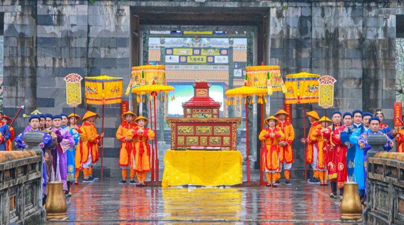 Hoạt cảnh tái hiện Lễ Ban Sóc dưới thời Nguyễn tại Lễ công bố Festival Huế 2023.