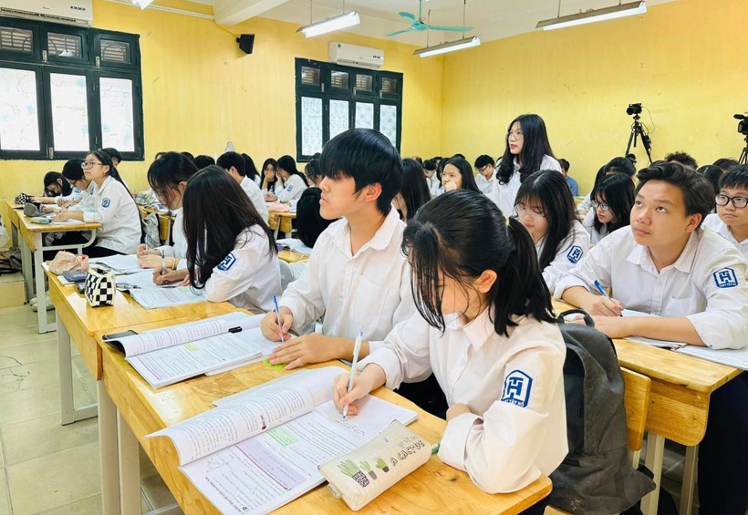 Một tiết học của học sinh Trường THPT Tây Hồ, Hà Nội. Ảnh: NTCC