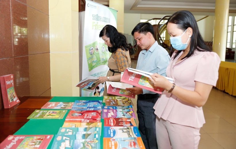 Cán bộ, giáo viên tỉnh Tiền Giang tham gia hội thảo giới thiệu sách giáo khoa lớp 8, lớp11.