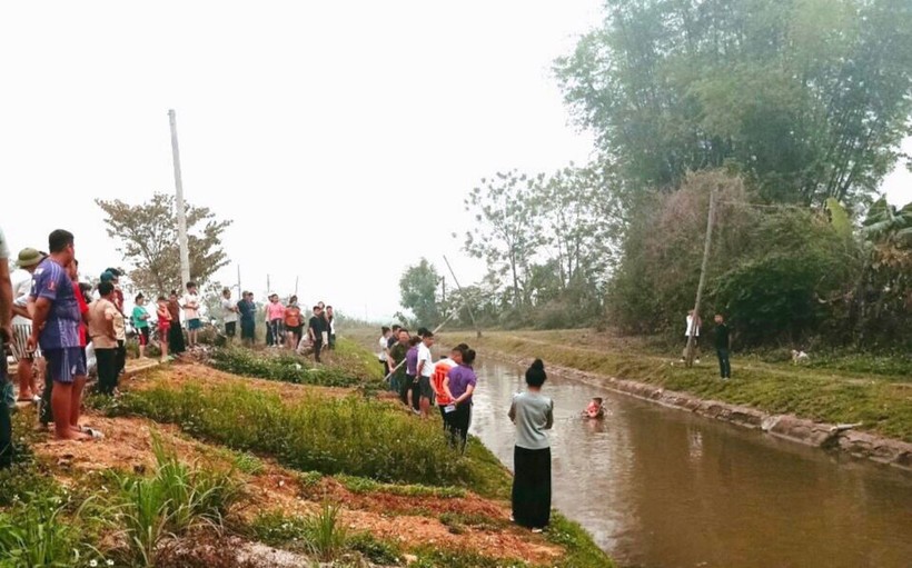 Hiện trường vụ đuối nước khiến 2 chị em trong cùng gia đình tử vong tại phường Nam Thanh, TP Điện Biên Phủ.