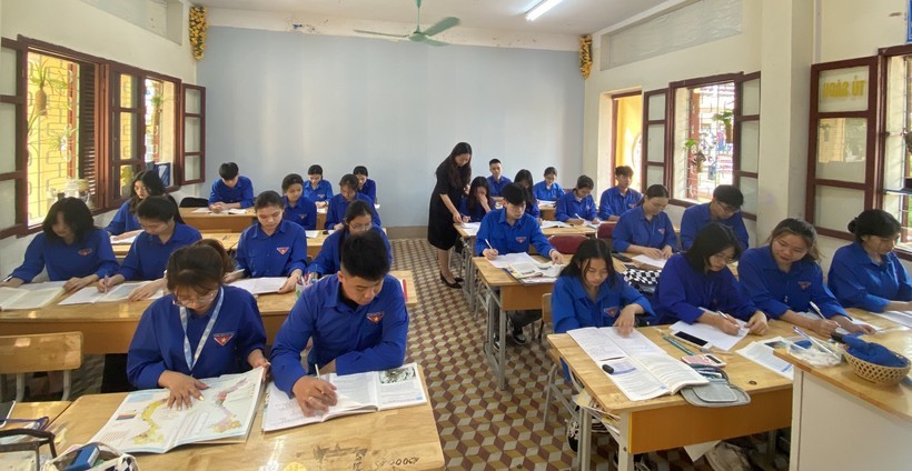 Một giờ học của cô trò Trường THPT DTNT tỉnh Lạng Sơn. Ảnh: Ngô Chuyên
