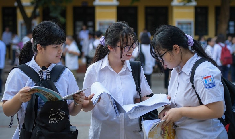 Học sinh Hà Nội thi vào lớp 10 năm học 2022 - 2023. Ảnh: INT