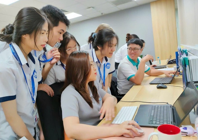 Sinh viên ngành CNTT, Trường ĐH Tài chính – Marketing học tập tại doanh nghiệp.