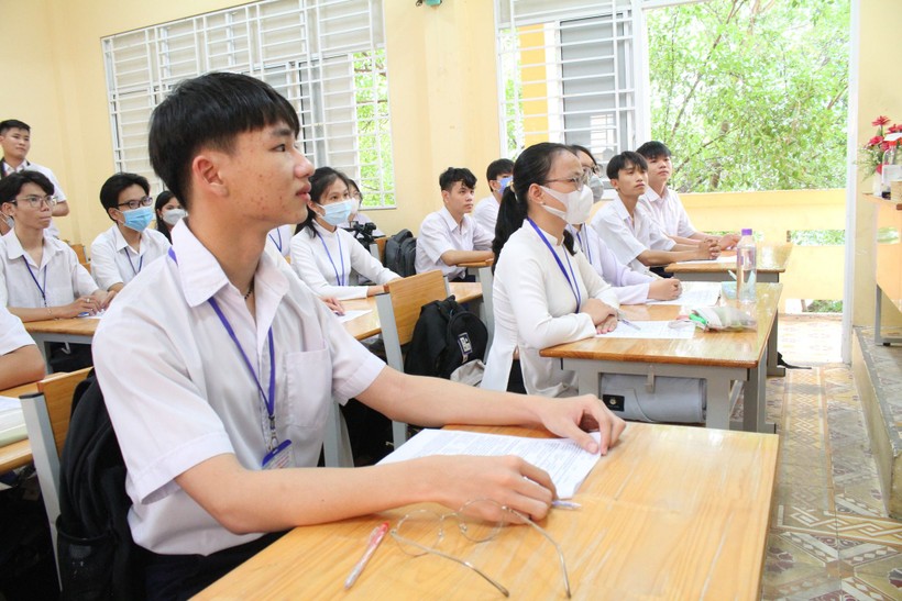 Học sinh lớp 12 Trường THPT Bạc Liêu (tỉnh Bạc Liêu) trong giờ ôn tập chuẩn bị thi tốt nghiệp THPT. Ảnh: Q. Ngữ