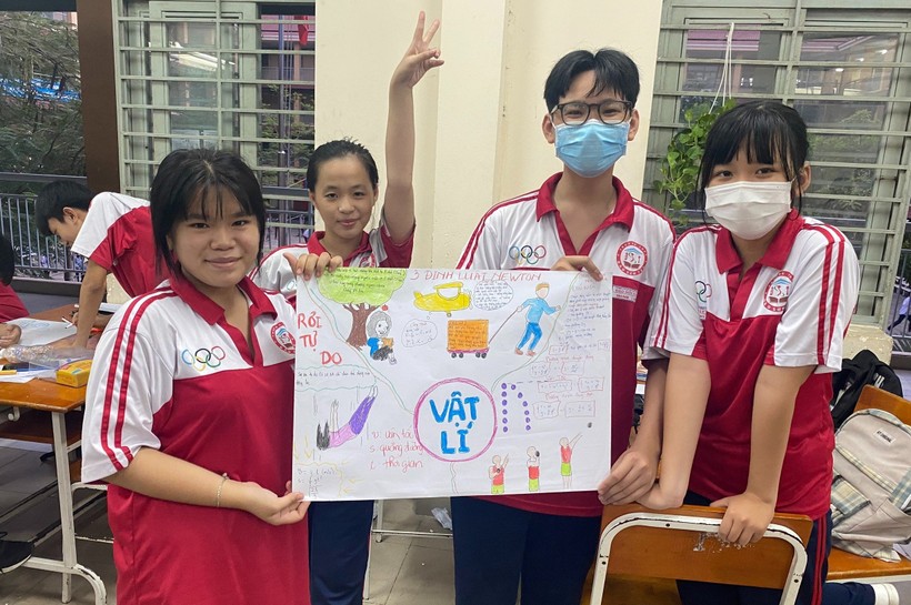 Học sinh lớp 10 Trường THPT Đào Sơn Tây hào hứng với tiết học Vật lý theo chương trình mới.