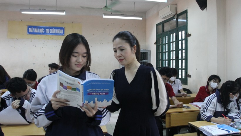 Cô trò Trường THPT Lý Thường Kiệt (Hà Nội) ôn thi tốt nghiệp THPT môn Tiếng Anh. 
