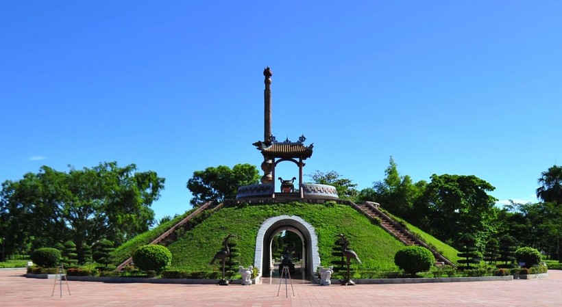 Đài tưởng niệm các Anh hùng liệt sĩ trong Thành cổ Quảng Trị. Ảnh: ITN
