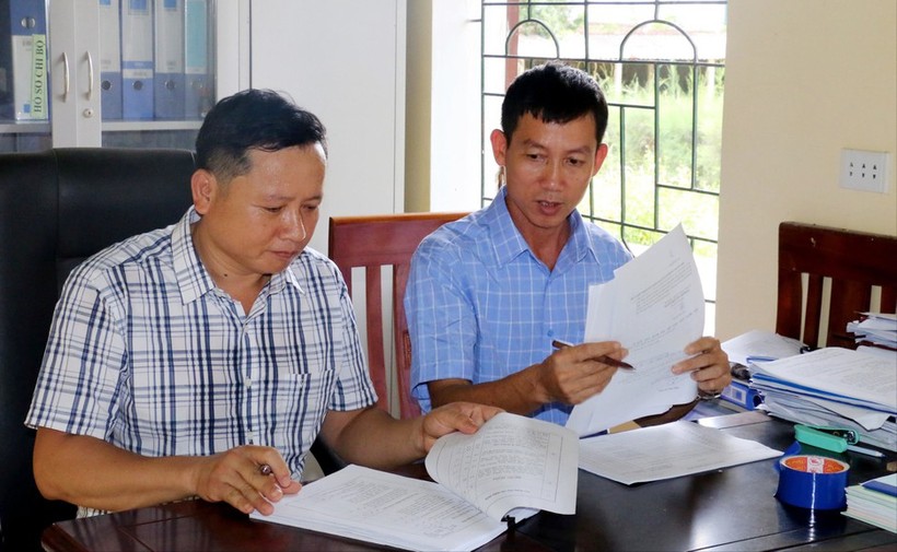 Giáo viên THCS tại huyện Yên Thành, Nghệ An chuẩn bị cho công tác tuyển sinh lớp 6.