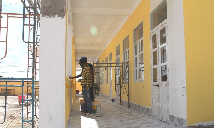 Sửa chữa trường lớp chuẩn bị năm học mới tại huyện Đông Hải, Bạc Liêu.